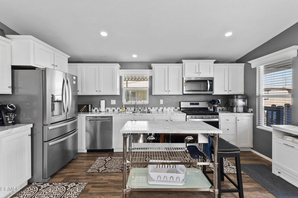 2136 Thrush Avenue, Unit 2136 Oxnard, CA 93033 - Photo 7 of 18 8_img_1806