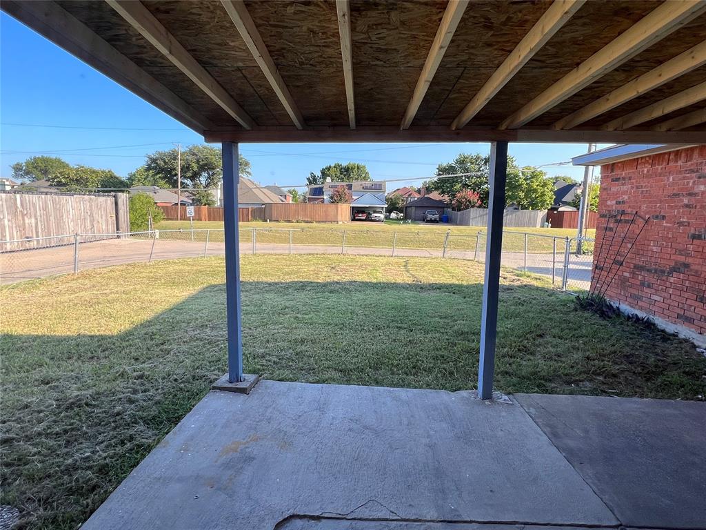 8506 Woodside Road Rowlett, TX 75088 - Photo 5 of 25 a view of a backyard