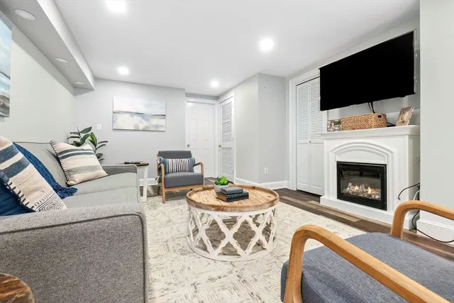 $929,000 | 1 Salem Street, Unit 2, Newburyport, MA 01950