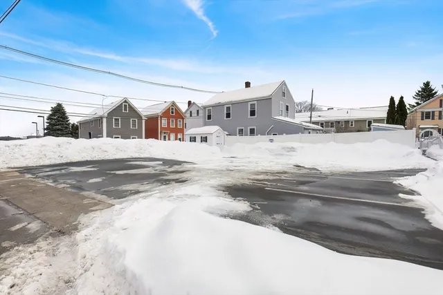 $929,000 | 1 Salem Street, Unit 2, Newburyport, MA 01950