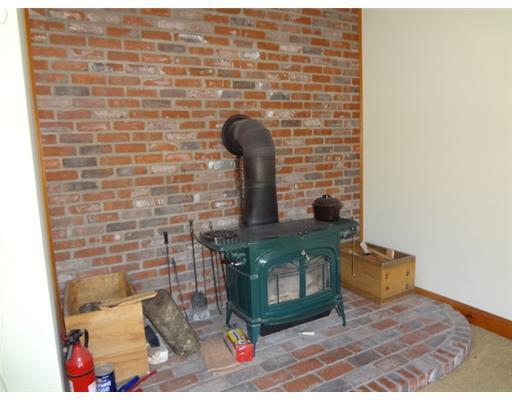 515 River Road Arundel, ME 04046 - Photo 17 of 25 Den/Family/Great Room. This family...