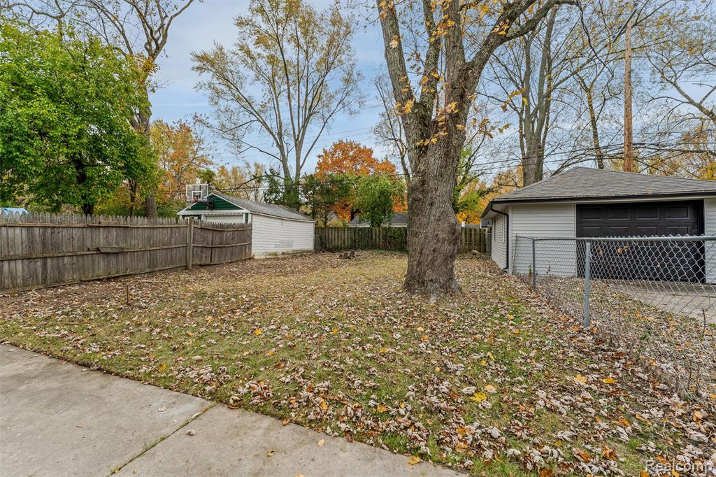 15751 West 14 Mile Road Franklin, MI 48025 - Photo 18 of 24