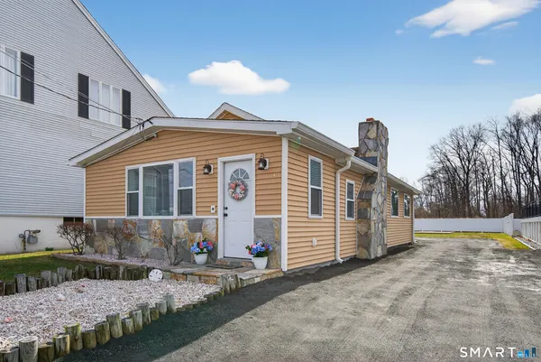 a view of a house with a yard
