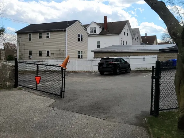 $1,650 | 223 Cottage Street, Unit 1, Pawtucket, RI 02860