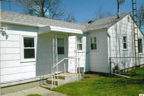 721 Addison Street Adrian, MI 49221 - Photo 4 of 6 20398764-3.JPG