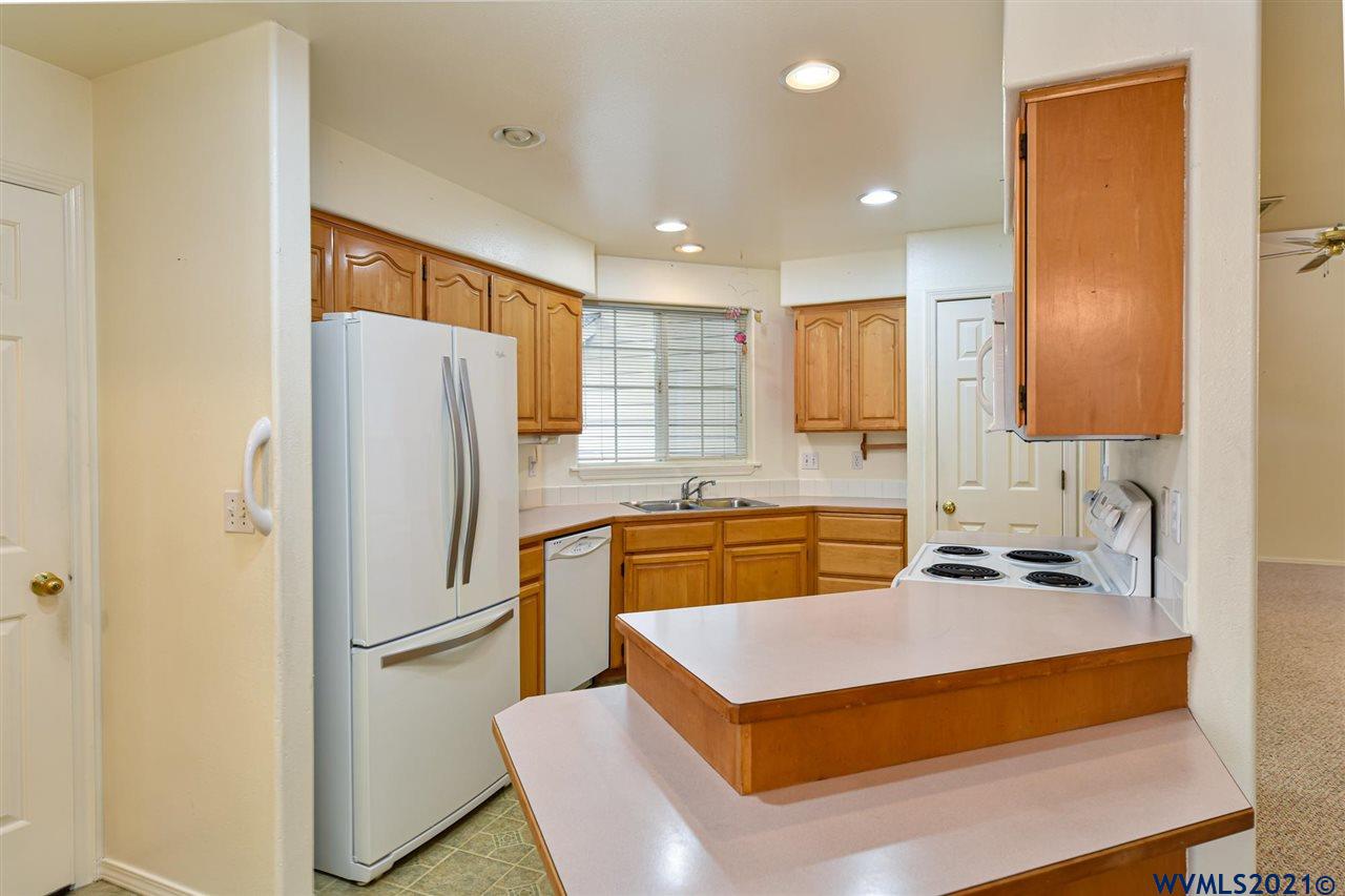 2524 Del Rio Court Southeast Albany, OR 97322 - Photo 7 of 26 Gallery Image 7