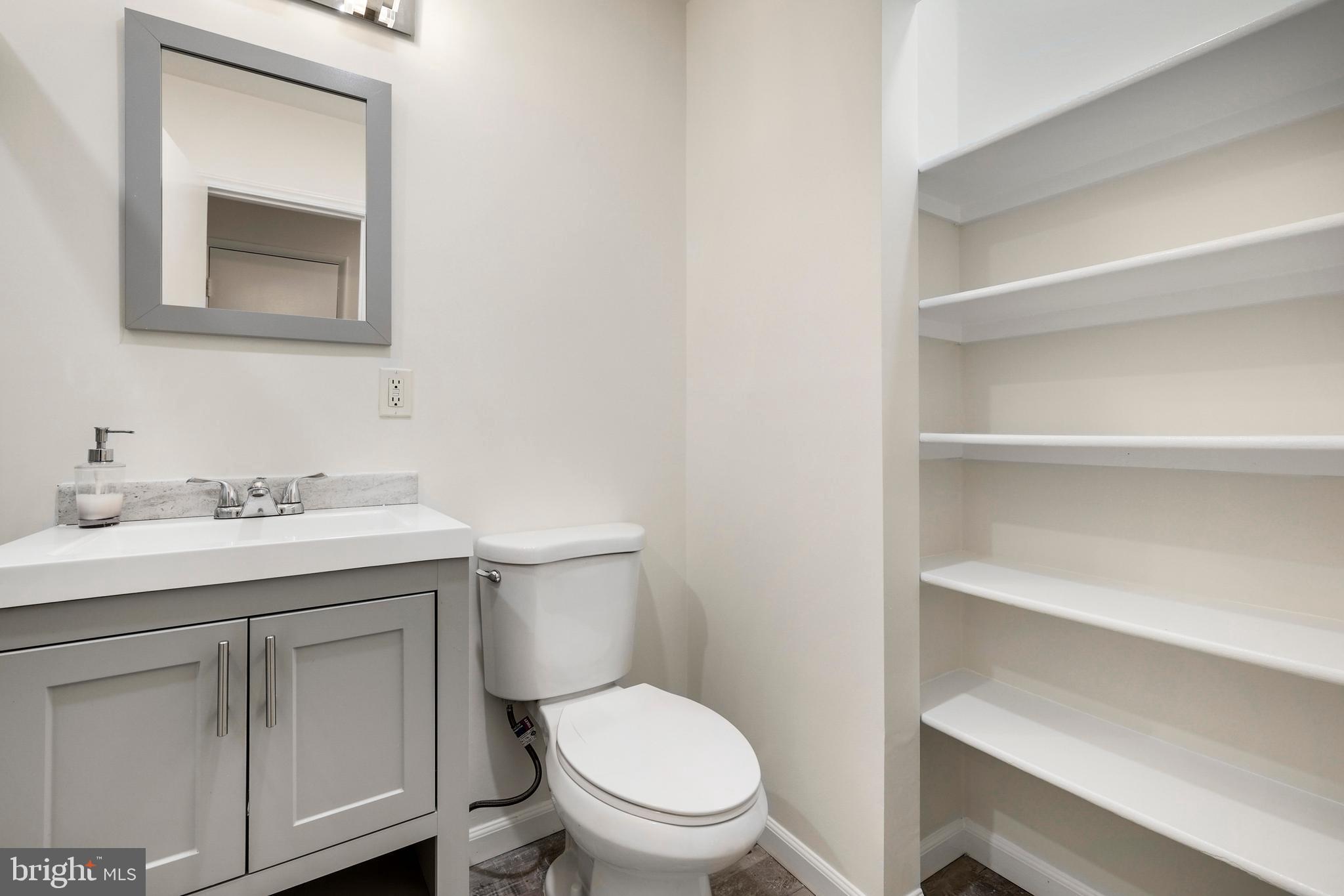 2179 White Cornus Lane Reston, VA 20191 - Photo 18 of 27 a bathroom with a toilet a sink and mirror