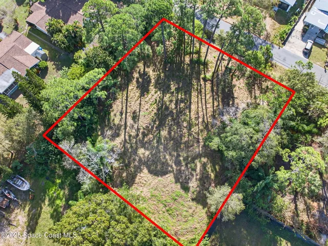 a picture of an outdoor space with a street