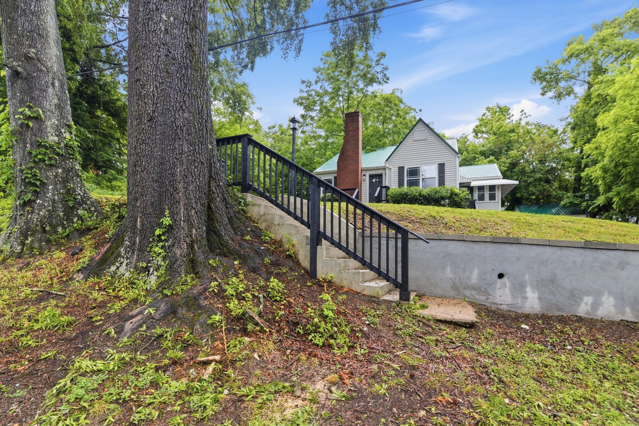 305 South Irwin Street Manchester, TN 37355 - Photo 4 of 40 a view of a house with a small yard and wooden fence
