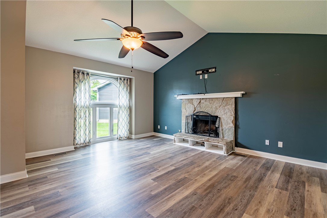 1130 West Pineview Court Decatur, IL 62526 - Photo 2 of 29