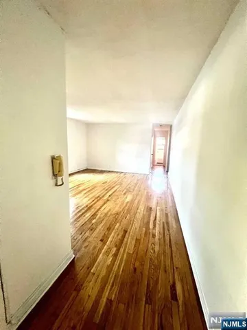 $1,675 | 3020 Edwin Avenue, Unit 1A, Fort Lee, NJ 07024