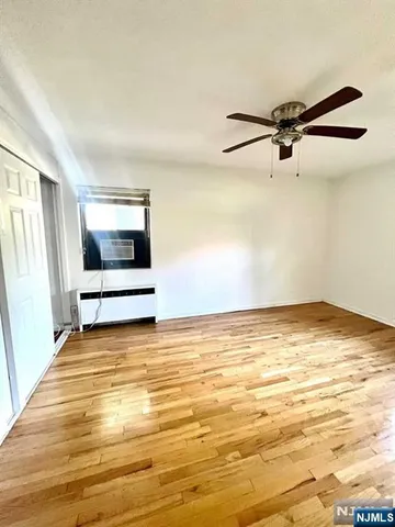 $1,675 | 3020 Edwin Avenue, Unit 1A, Fort Lee, NJ 07024