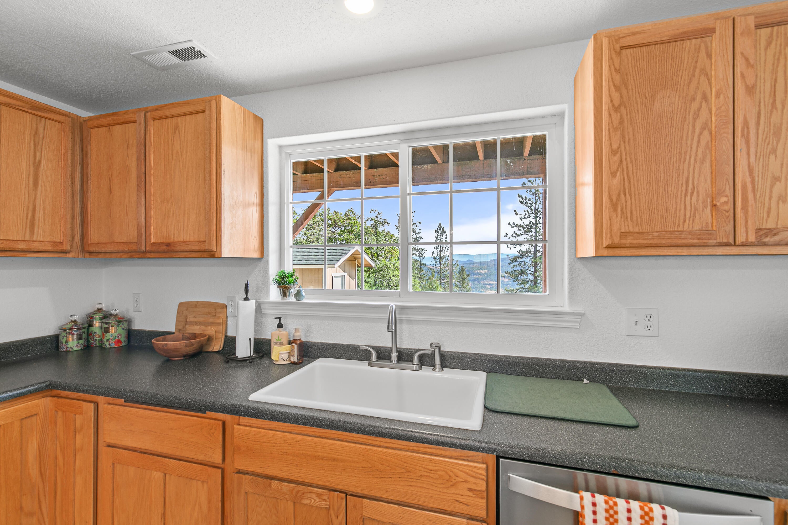 505 Wren Ridge Drive Eagle Point, OR 97524 - Photo 16 of 49 16