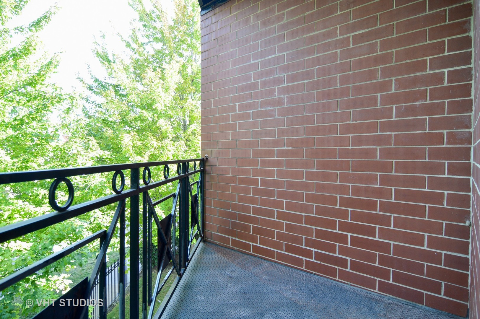 2940 North Spaulding Avenue, Unit 2N Chicago, IL 60618 - Photo 3 of 4 a view of a balcony