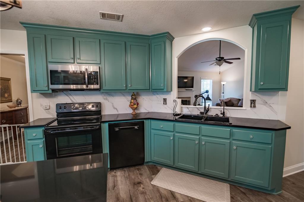 535 Embassy Walk Winder, GA 30680 - Photo 10 of 46