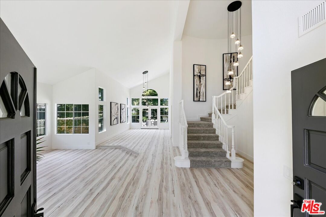 2211 Pebble Beach Trail Oxnard, CA 93036 - Photo 3 of 57