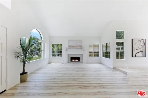 $1,349,999 | 2211 Pebble Beach Trail, Oxnard, CA 93036