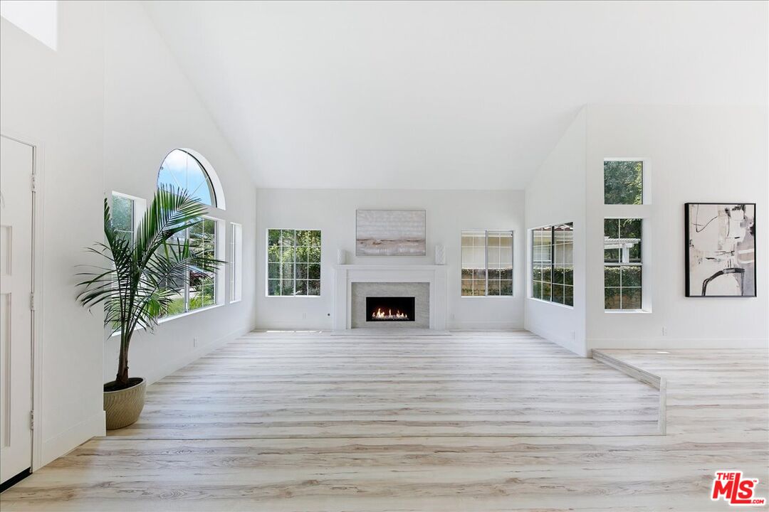 2211 Pebble Beach Trail Oxnard, CA 93036 - Photo 4 of 57