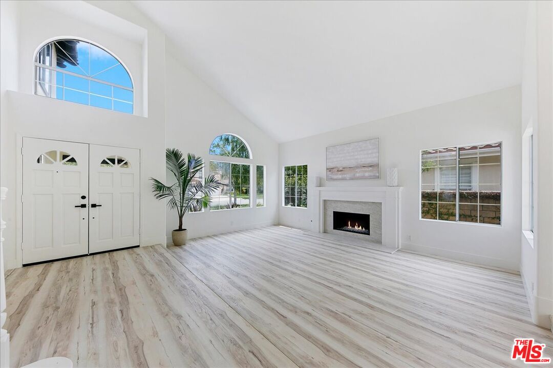 2211 Pebble Beach Trail Oxnard, CA 93036 - Photo 5 of 57