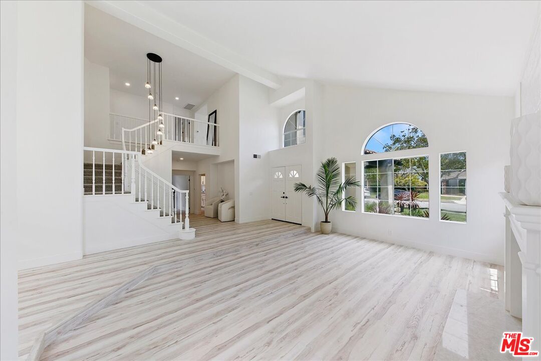 2211 Pebble Beach Trail Oxnard, CA 93036 - Photo 6 of 57