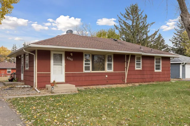 $264,000 | 6800 68th Avenue North, Brooklyn Park, MN 55428