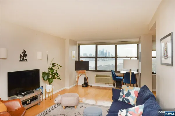 $3,200 | 7000 JFK Boulevard East, Unit 15D, Guttenberg, NJ 07093