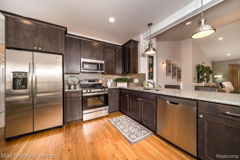 3029 Brampton Road Auburn Hills, MI 48326 - Photo 2 of 20