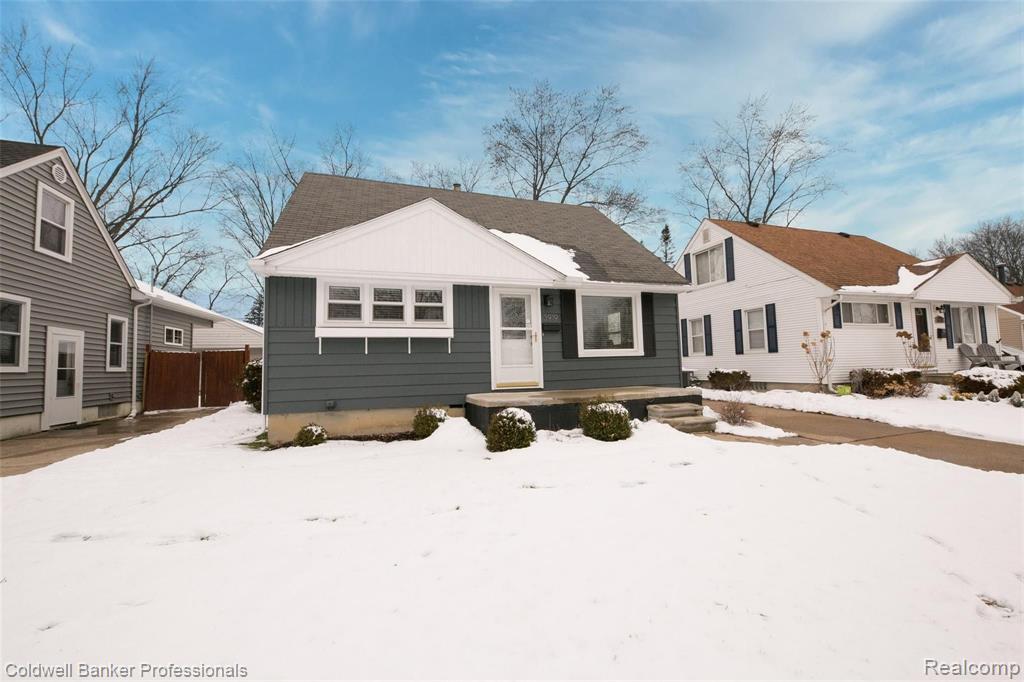 3919 Durham Road Royal Oak, MI 48073 - Photo 3 of 40