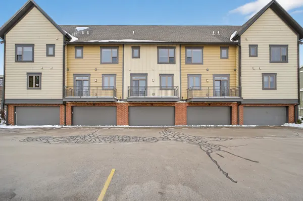 $325,000 | 2812 No Oaks, Madison, WI 53711