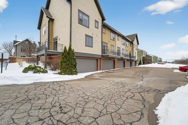 $325,000 | 2812 No Oaks, Madison, WI 53711