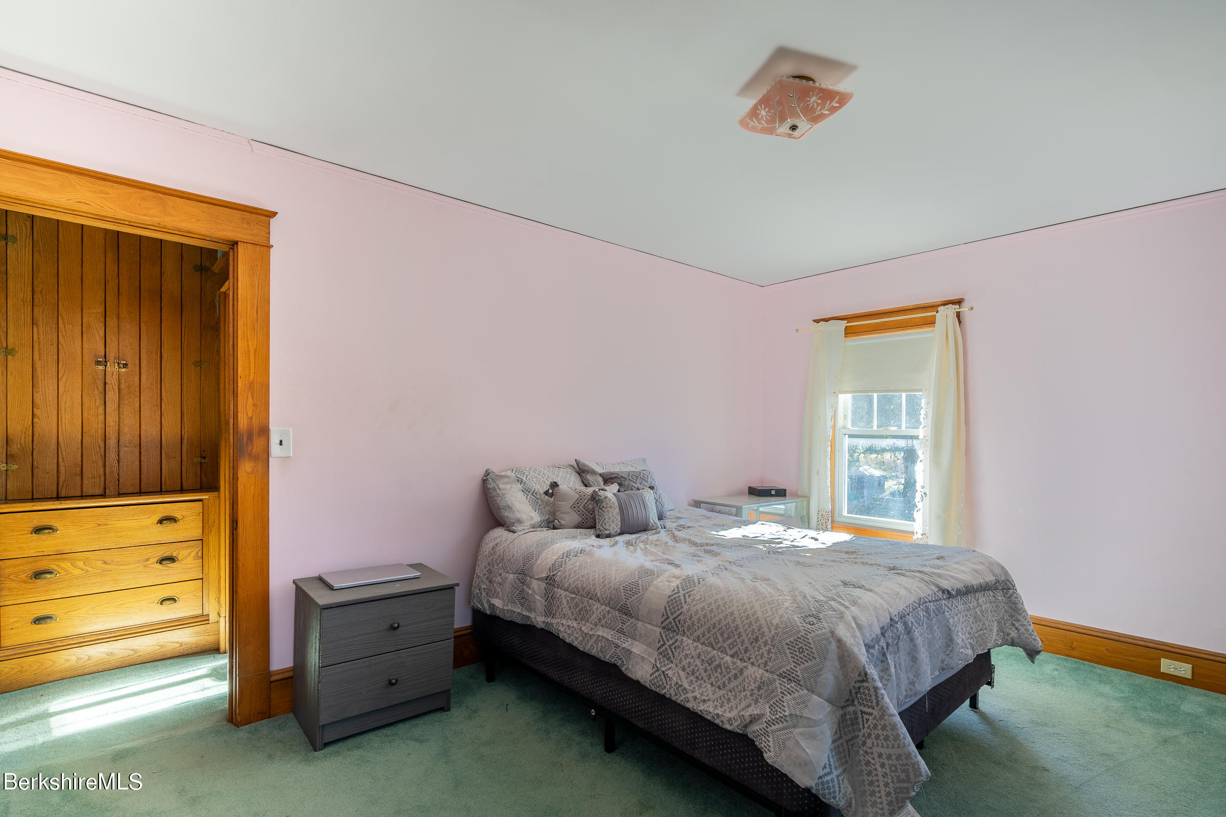 170 Cheshire Road Pittsfield, MA 01201 - Photo 14 of 26 170 Cheshire33
