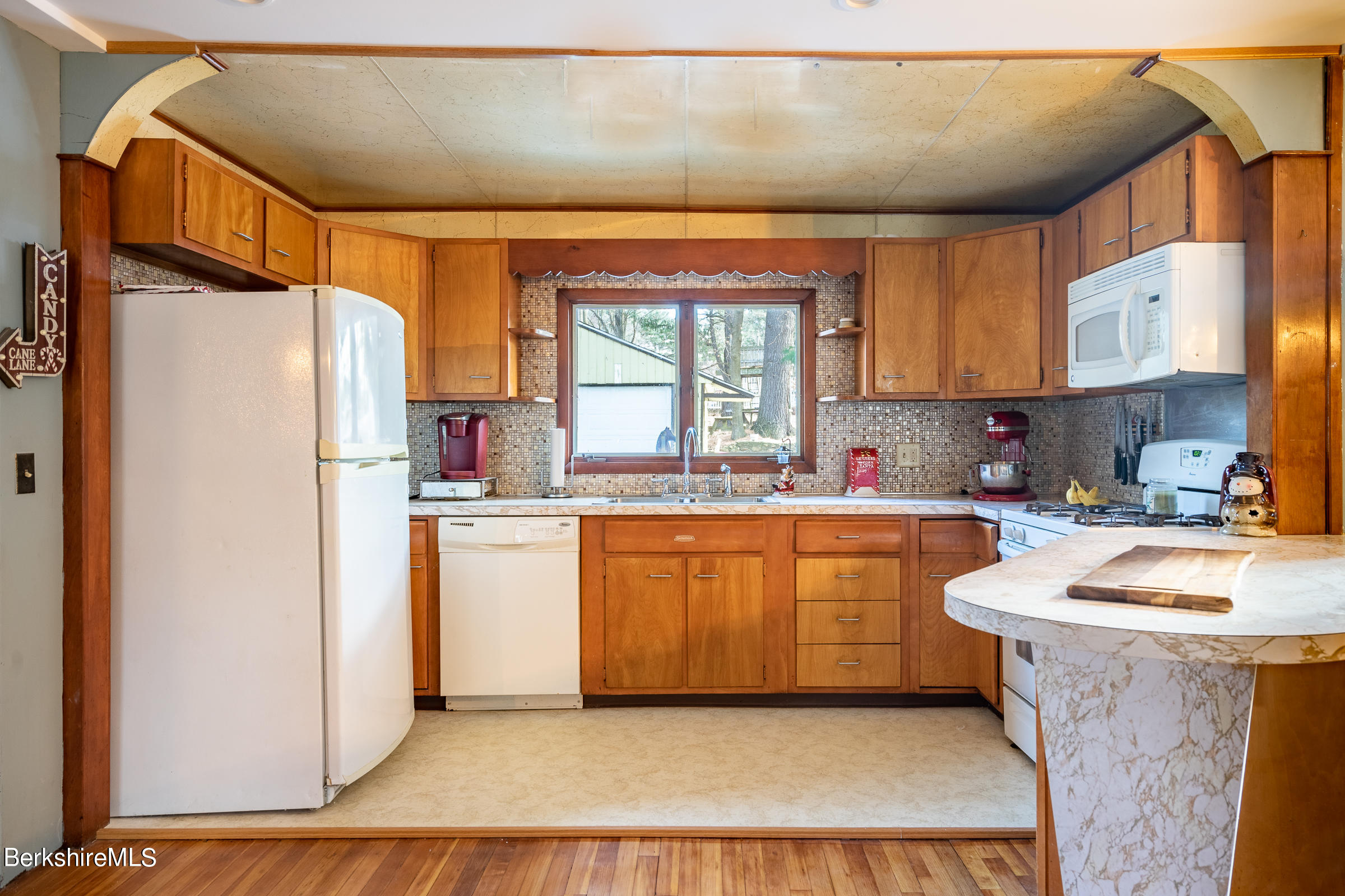 170 Cheshire Road Pittsfield, MA 01201 - Photo 5 of 26 170 Cheshire4