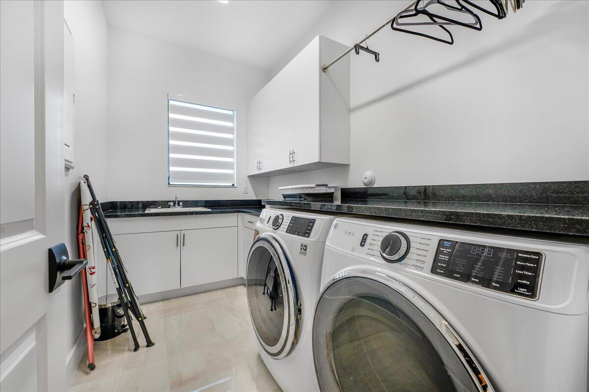 9093 Chauvet Way Boca Raton, FL 33496 - Photo 22 of 31 a utility room with dryer and washer