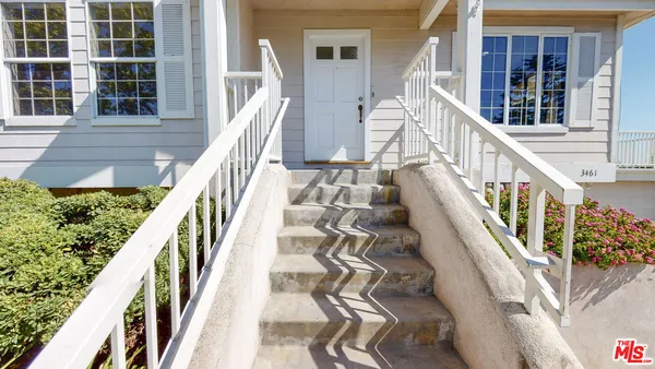 a view of entryway with a front door