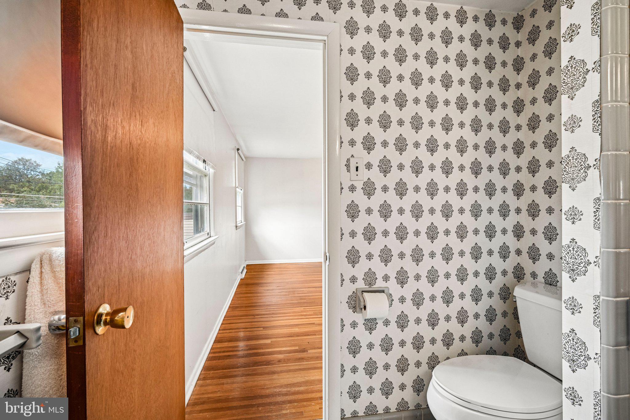 1008 Rennard Street Philadelphia, PA 19116 - Photo 19 of 33 Primary Bathroom