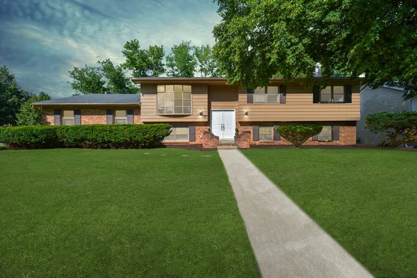 $295,000 | 300 Raleigh Court, Normal, IL 61761