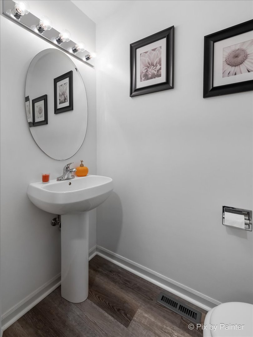 5742 Fieldstone Trail McHenry, IL 60050 - Photo 15 of 29 a bathroom with a sink and mirror