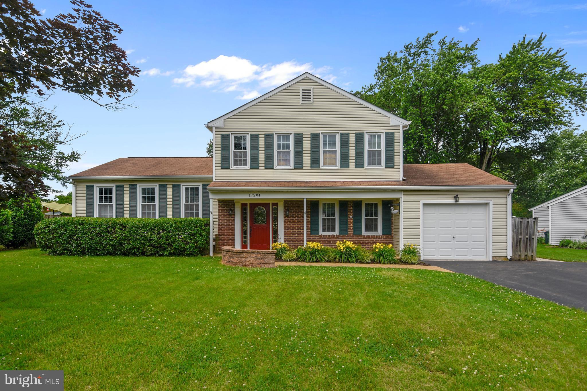 Quiet Off Street in the HEART of Poolesville!