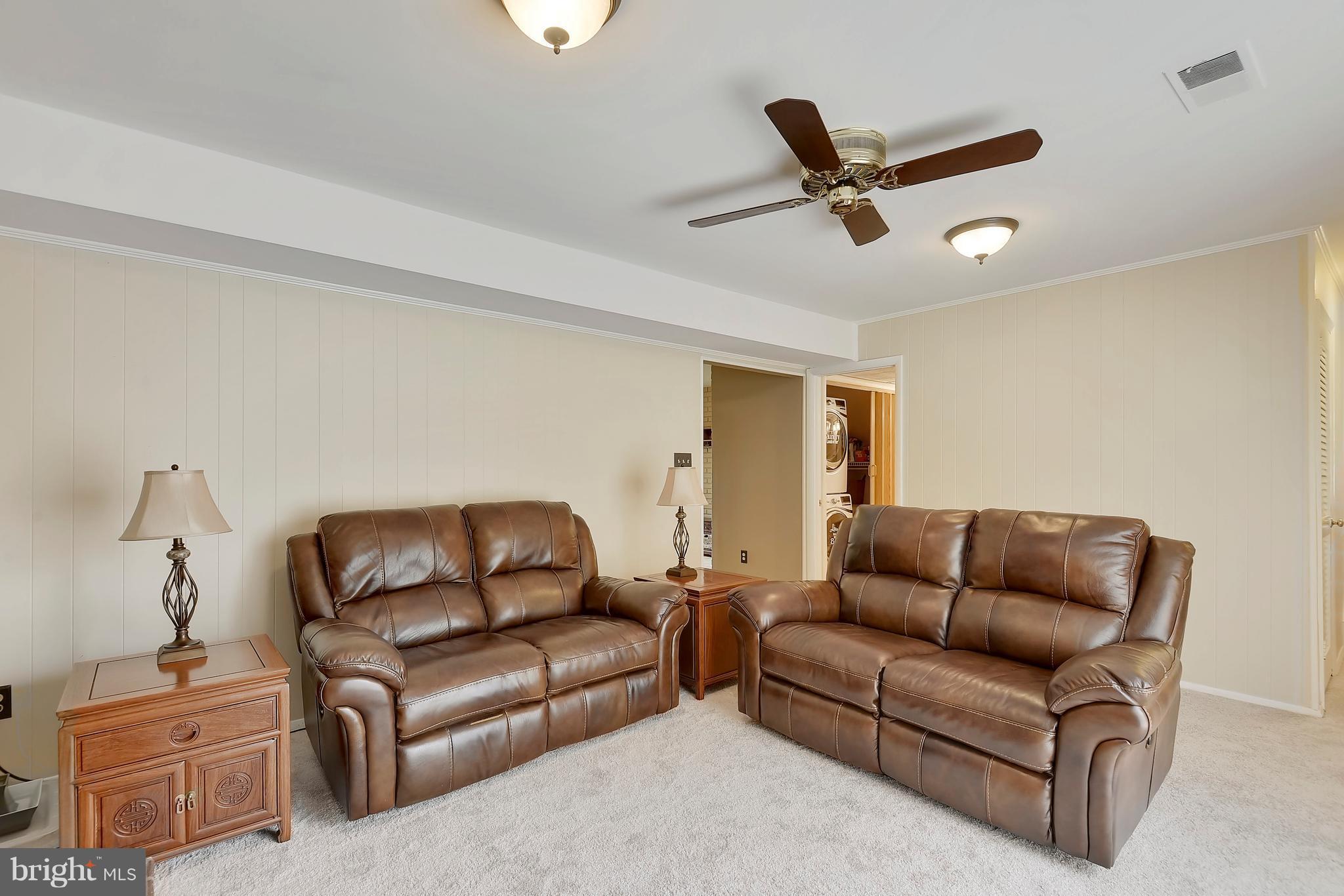 17204 Brown Road Poolesville, MD 20837 - Photo 8 of 30 Family Room