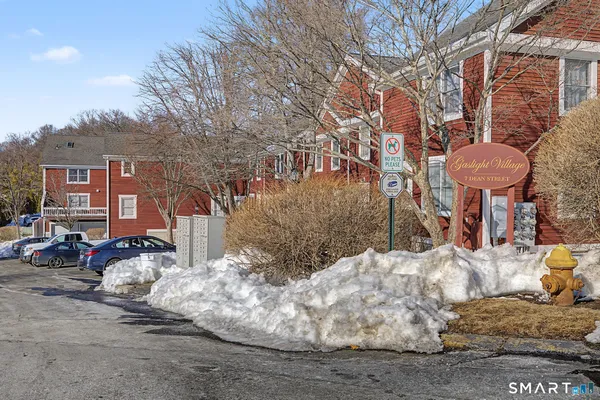 $2,000 | 7 Dean Street, Unit 3304, Danbury, CT 06810