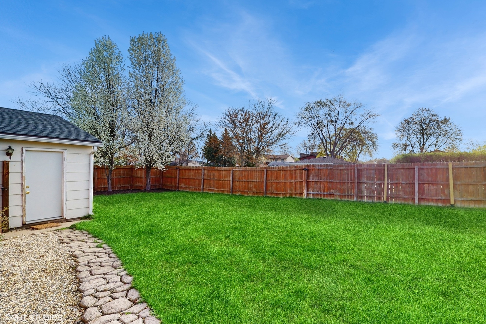 2206 Oak Lane Rolling Meadows, IL 60008 - Photo 21 of 24 a view of a backyard with green space