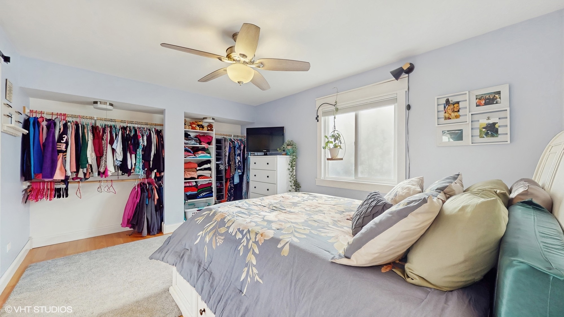 2206 Oak Lane Rolling Meadows, IL 60008 - Photo 9 of 24 a bedroom with a bed and a walk in closet