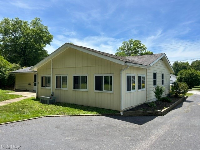 433 Fairgrounds Road Painesville, OH 44077 - Photo 6 of 33 Enclosed rear porch