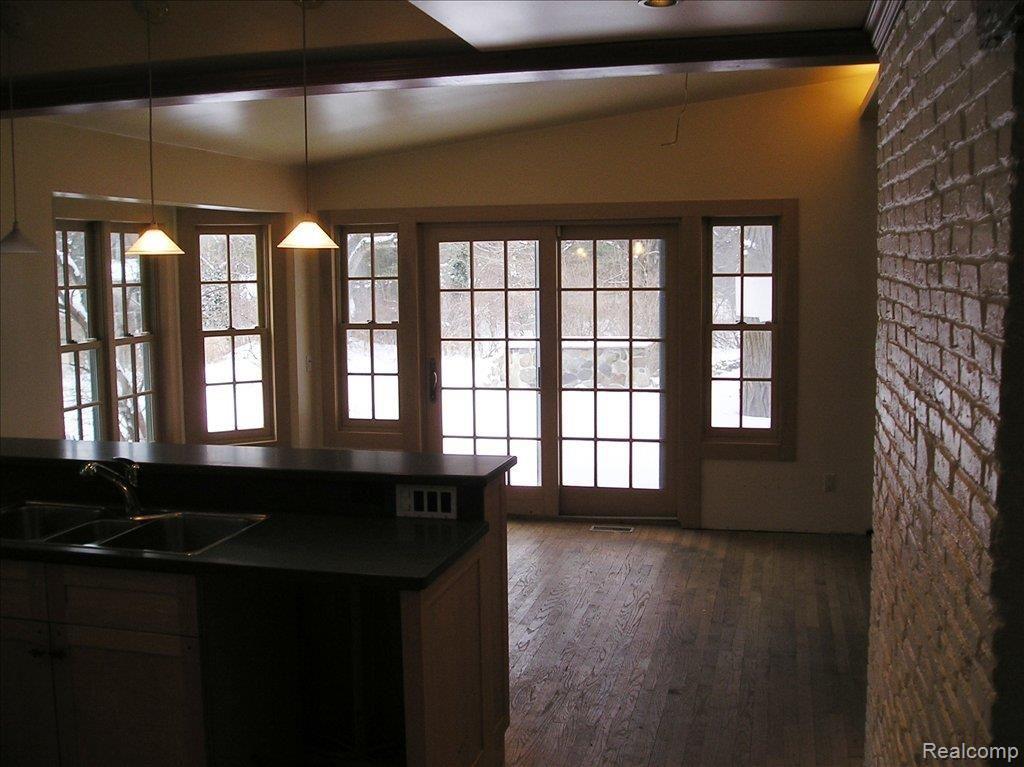3224 Adams Road Troy, MI 48084 - Photo 4 of 16 Kitchen looking into eating area