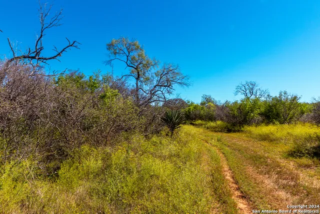 $155,562 | 661 661st Devine Tx 78016, Devine, TX 78016