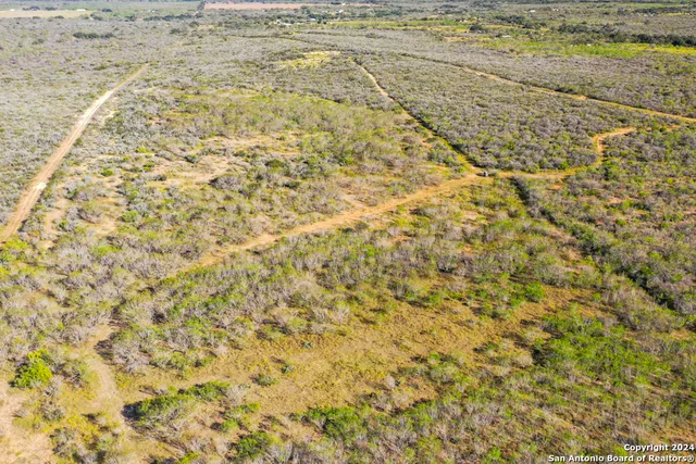 $155,562 | 661 661st Devine Tx 78016, Devine, TX 78016