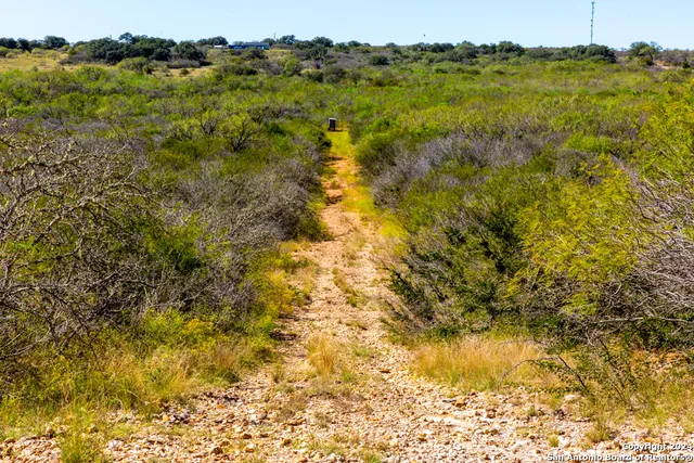 $155,562 | 661 661st Devine Tx 78016, Devine, TX 78016