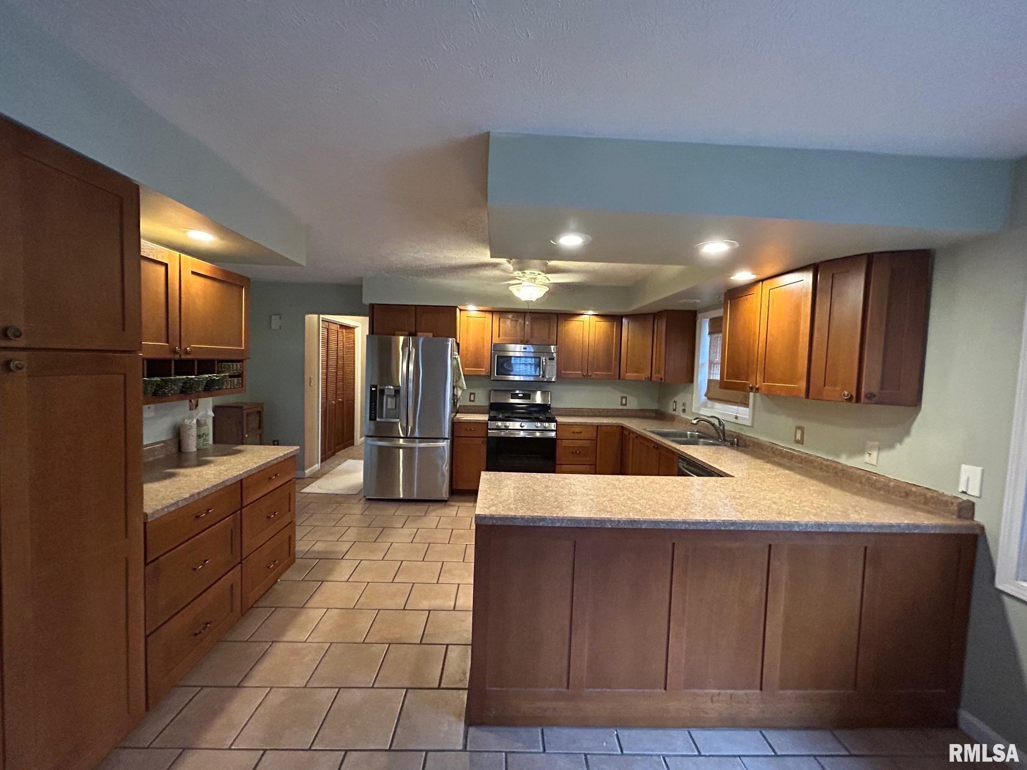 1205 Arthur Street Pekin, IL 61554 - Photo 13 of 35