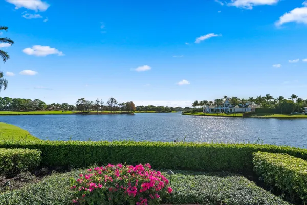 $6,789,000 | 258 Locha Drive, Jupiter, FL 33458