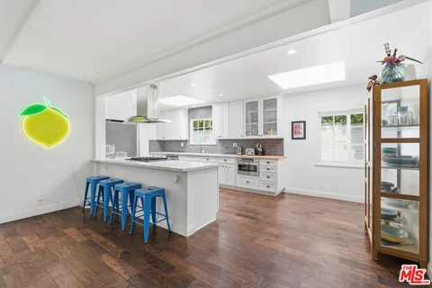 $2,398,000 | 16910 West Magnolia Boulevard, Encino, CA 91316